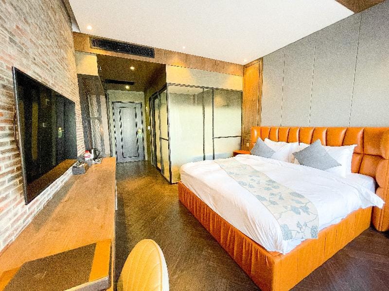 Premier Suite King Bed with Bathtub by Habitat Apartment in Phnom Penh Province
