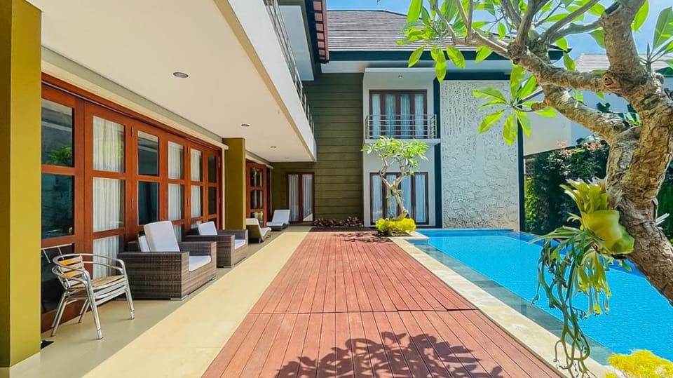 merbau luxurious villa senggigi by the lavana (5 bedroom villa) Hotel in Batu Layar