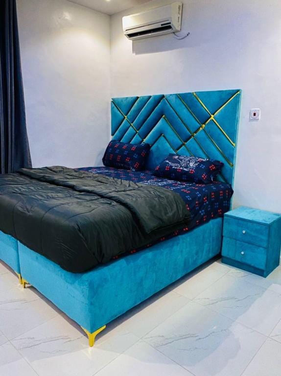 Luxury 2 Bed + Starlink Internet & Swimming Pool Apartment in Lagos