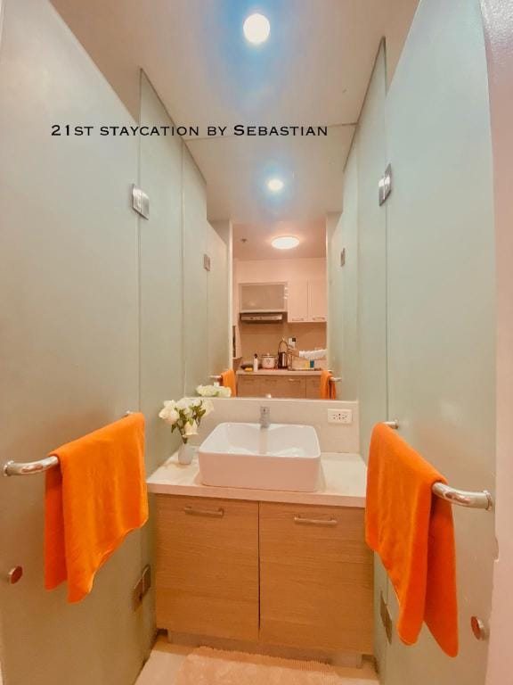 Comfortable stylish unit Vacation rental in Quezon City
