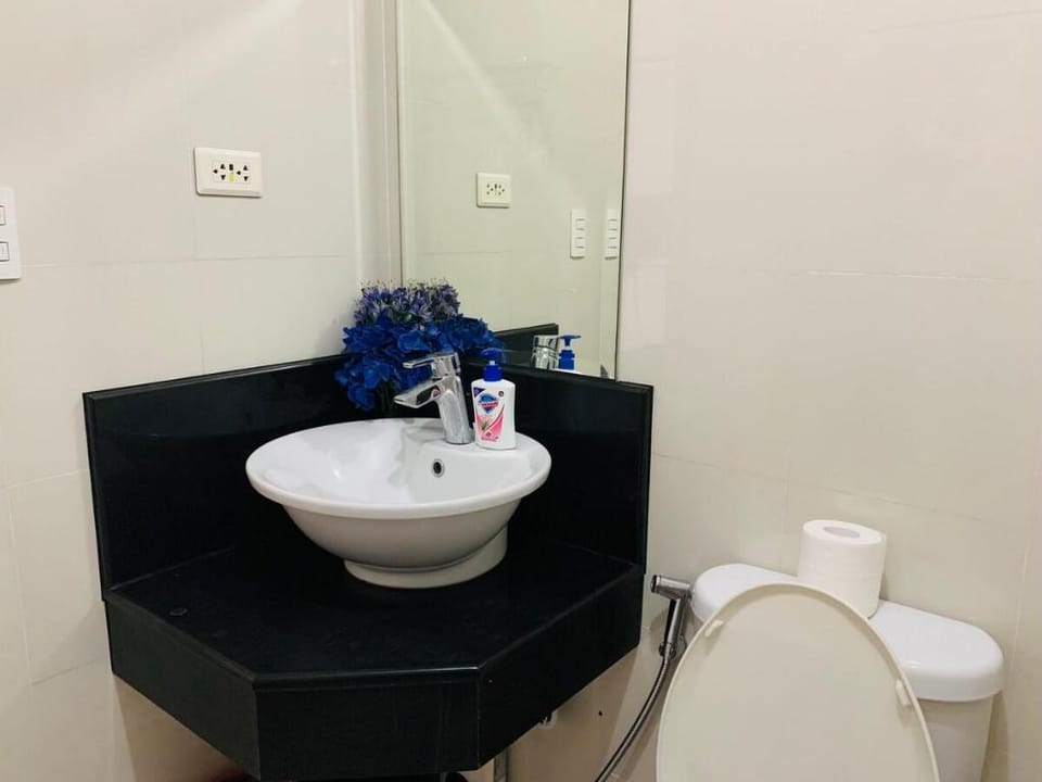 Studio Unit 9th FL w/ Balcony near NAIA T3 Airport Apartment in Pasay