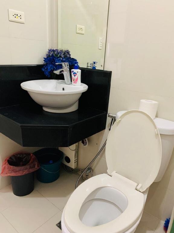 Studio Unit 9th FL w/ Balcony near NAIA T3 Airport Apartment in Pasay