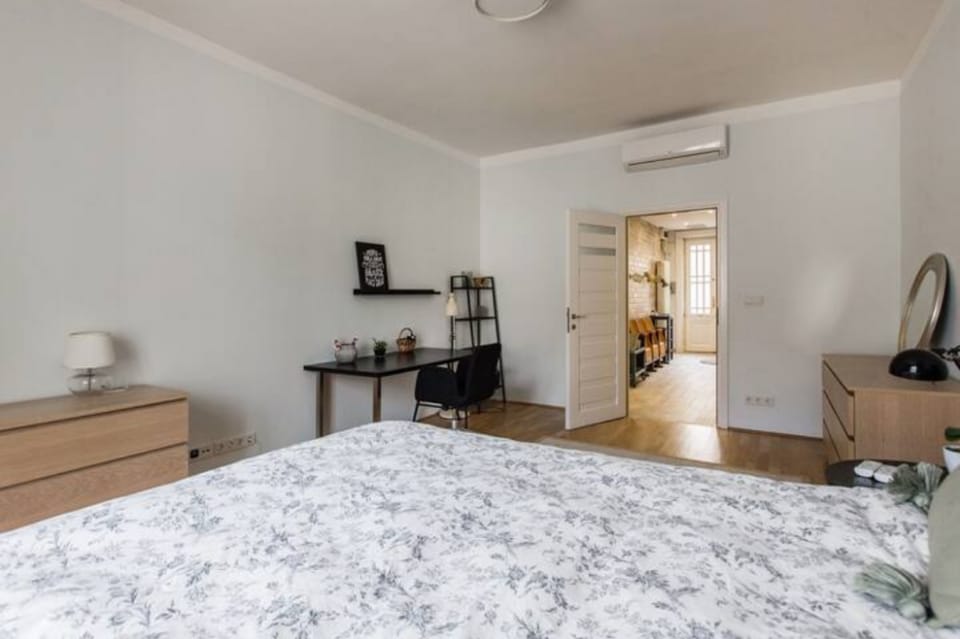 Elegant, But Hip 1 Bedroom Flat - Central Budapest Apartment in Budapest