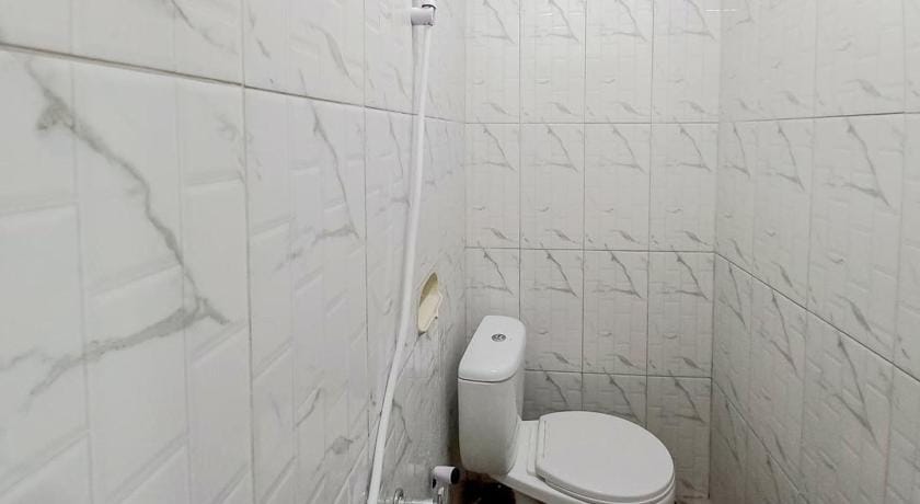 Labinda Homestay Caruban Mitra RedDoorz Hotel in East Java