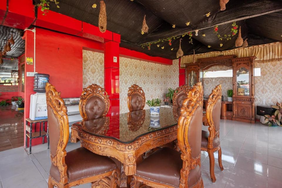 RedDoorz Syariah near Tirtasari Sonsang dan Banto Hotel in West Sumatra, Indonesia