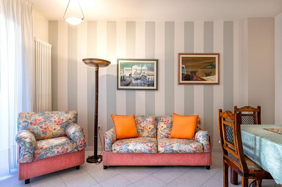 Al Vittoriale 3 by Wonderful Italy Apartment in Lake Garda