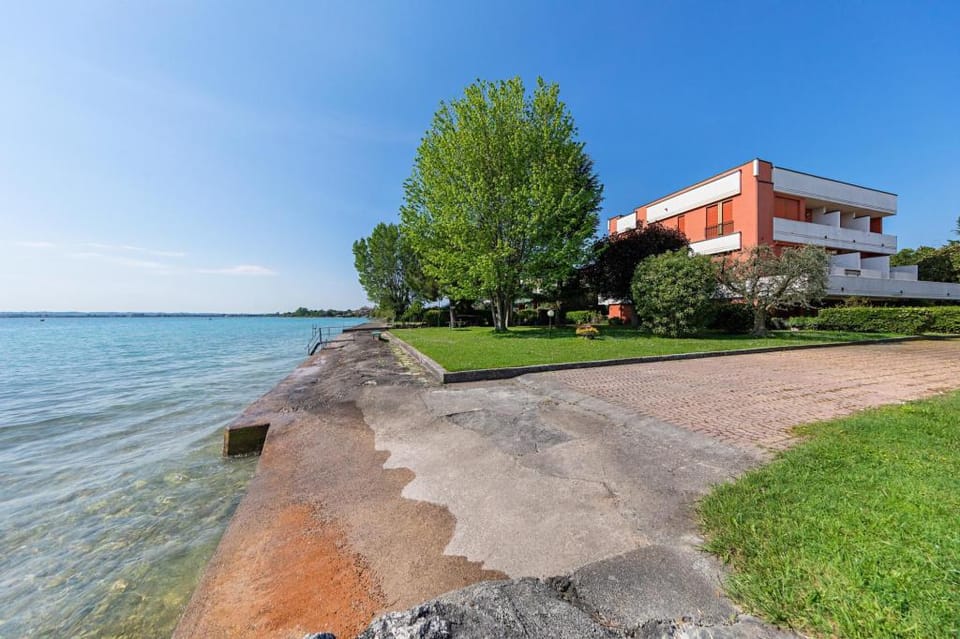 Splendid Apartment PT/1 sul lago by Wonderful Italy Apartment in Sirmione