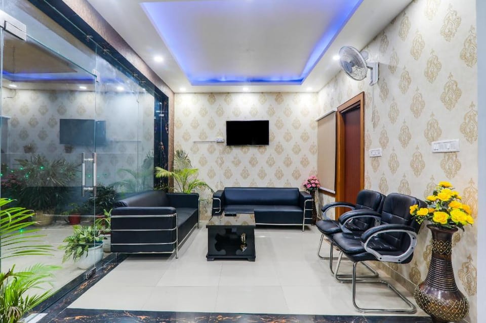 OYO Flagship SS Inn Hotel in Lucknow