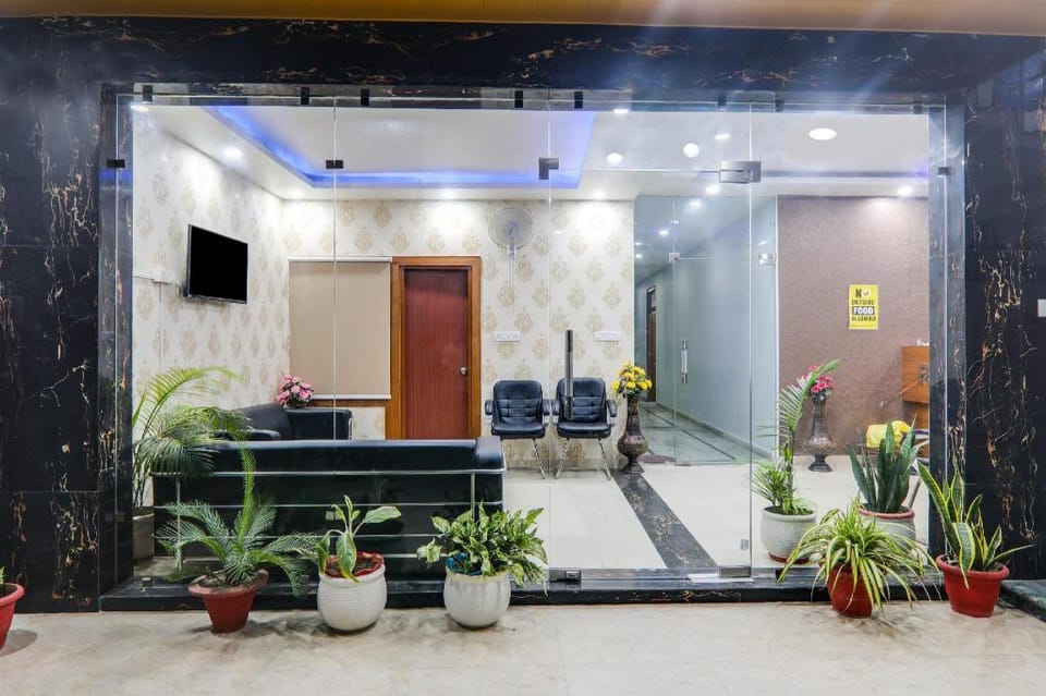 OYO Flagship SS Inn Hotel in Lucknow