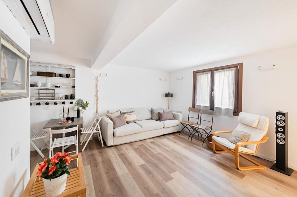 Residence San Giorgio PT/3 by Wonderful Italy Apartment in Lake Garda