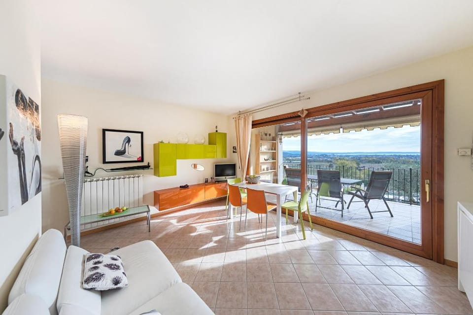 Poggio Picedo P1/32 by Wonderful Italy Apartment in Lake Garda