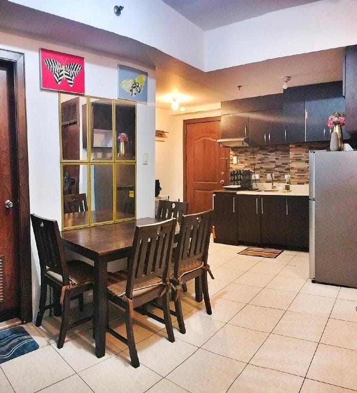 Cozy place in Ridgewood Tower for large groups Vacation rental in Makati
