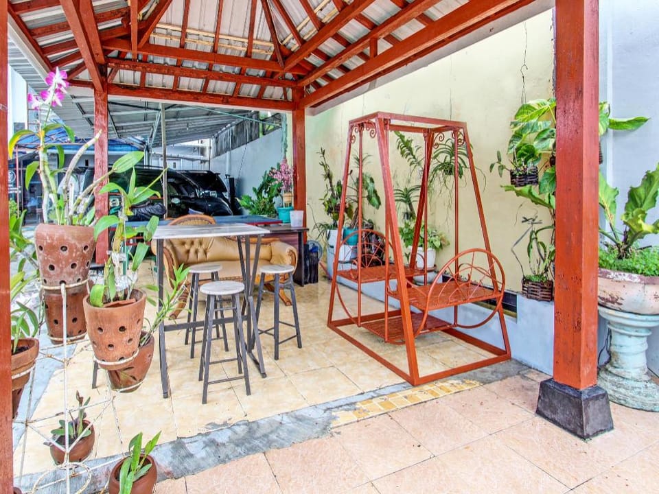 OYO 92045 Panca Putri Guest House Hotel in Special Region of Yogyakarta