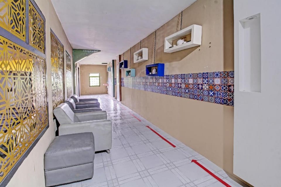 OYO Life 92032 Utama Hotel & Karaoke Hotel in East Java