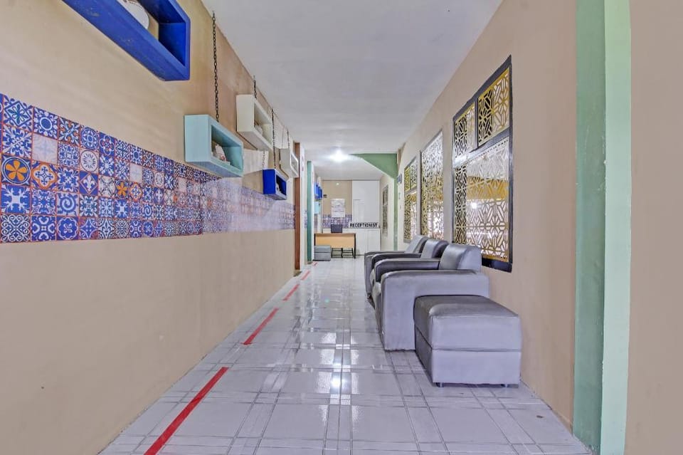 OYO Life 92032 Utama Hotel & Karaoke Hotel in East Java