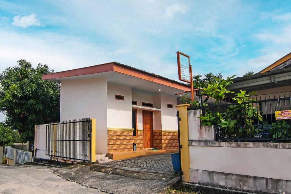 SPOT ON 92093 Feri Homestay Hotel in West Sumatra, Indonesia