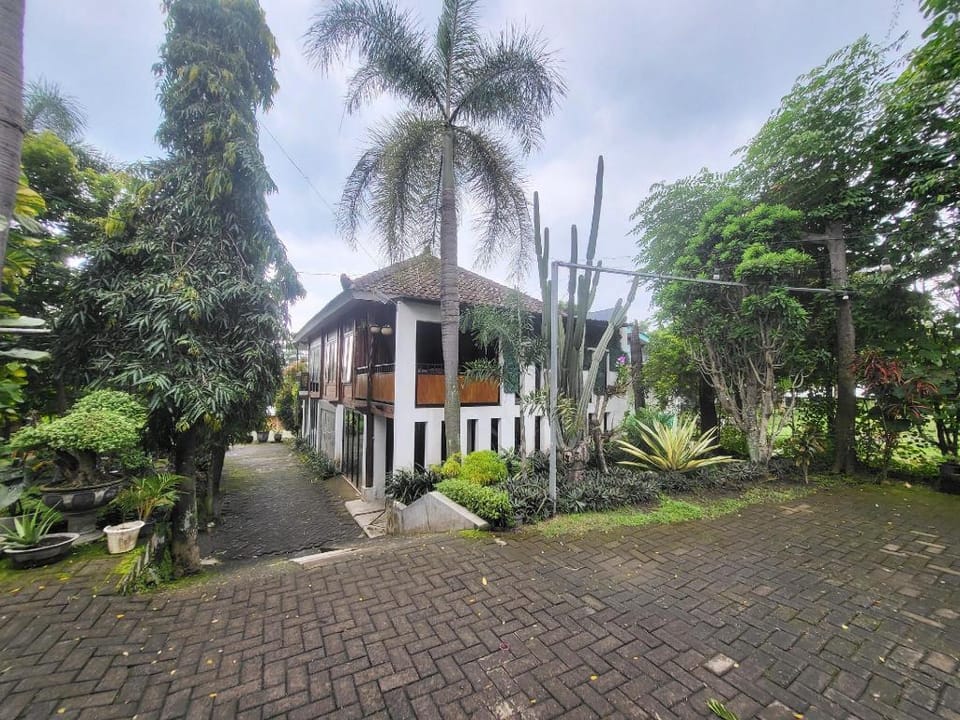 RedDoorz Syariah Near Wisata Durensewu Pandaan Hotel in East Java