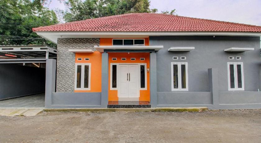 Hotel O Alif House Syariah 2 Hotel in East Java