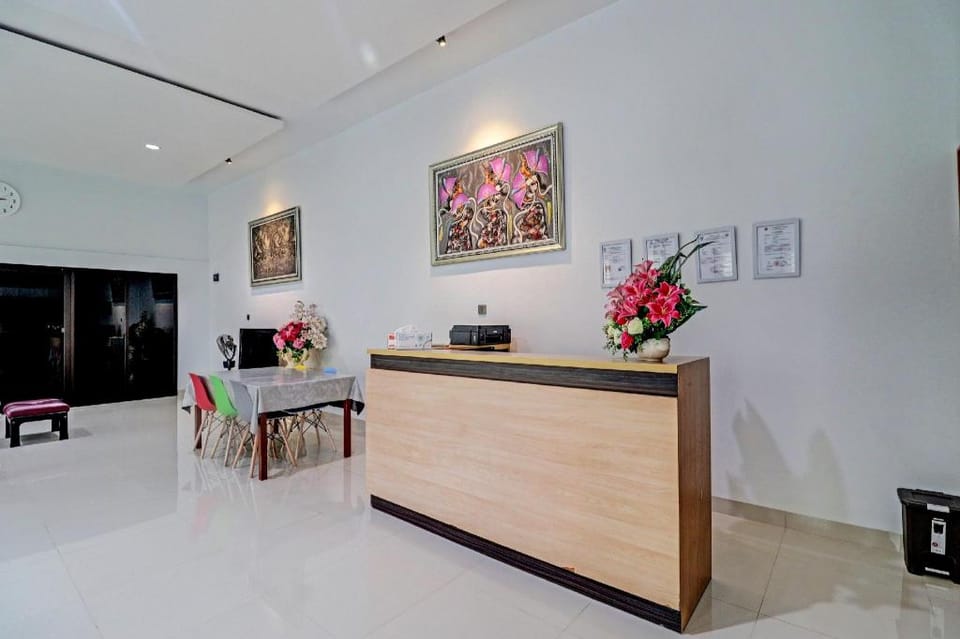 OYO 92057 Reny Kost Syariah Hotel in Indonesia