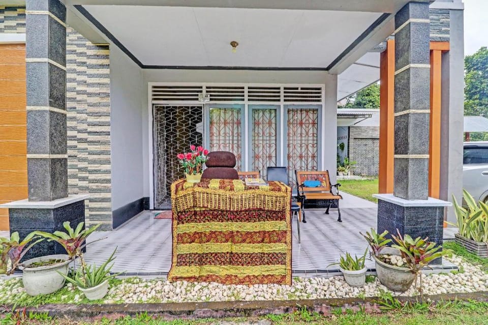 OYO 92056 Asri Kost Syariah Hotel in Indonesia