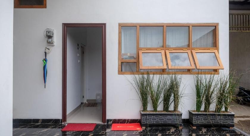 RedDoorz Plus near Alun Alun Kota Blora Hotel in East Java