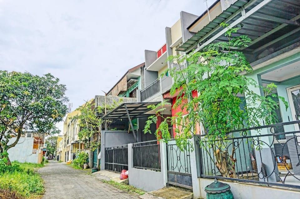 OYO Life  92091 Citra Omah Syariah Hotel in East Java