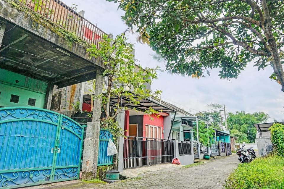 OYO Life  92091 Citra Omah Syariah Hotel in East Java