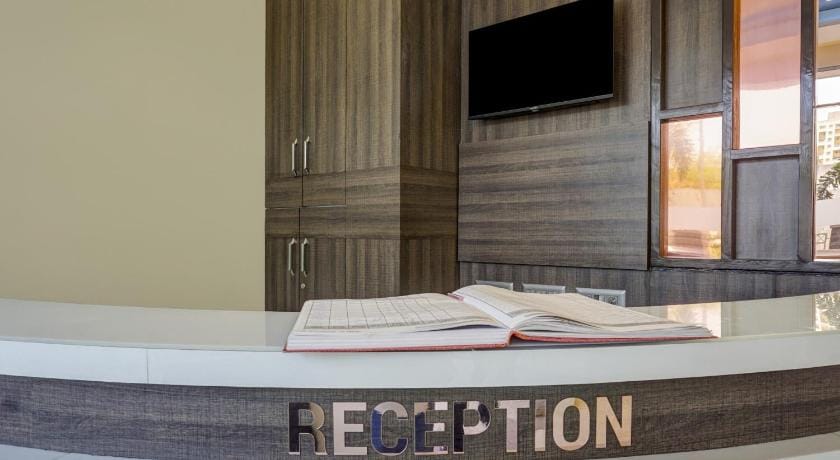 Super Townhouse Poona Royal Hotel in Pune
