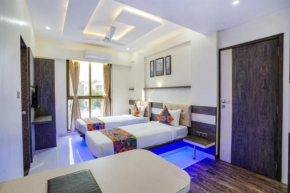 Super Townhouse Poona Royal Hotel in Pune