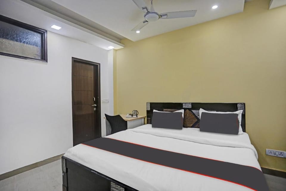 Collection O Nirvana Residency Near Lotus Temple Hotel in New Delhi