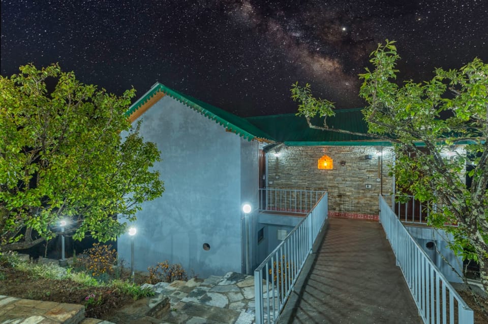 Shree Parijat Resort - Luxury Resort in Mukteshwar Hotel in Uttarakhand