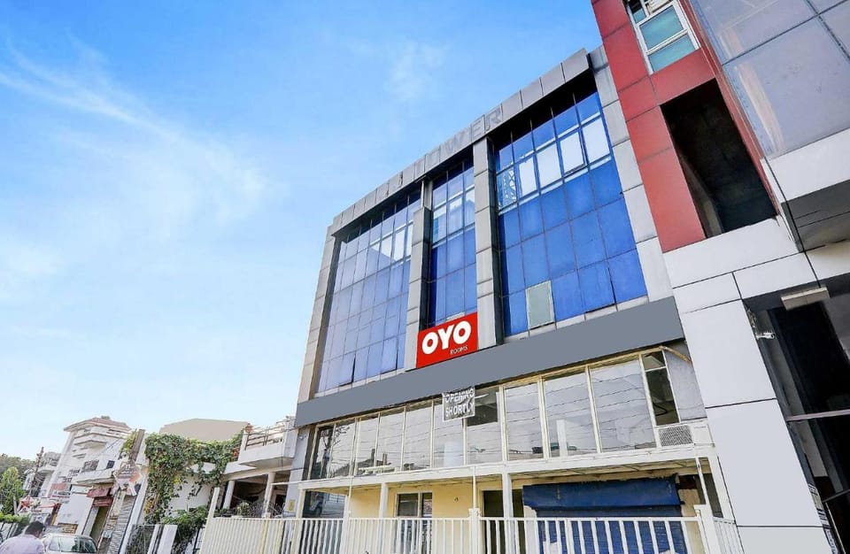 Hotel O SRV Palace Hotel in Lucknow