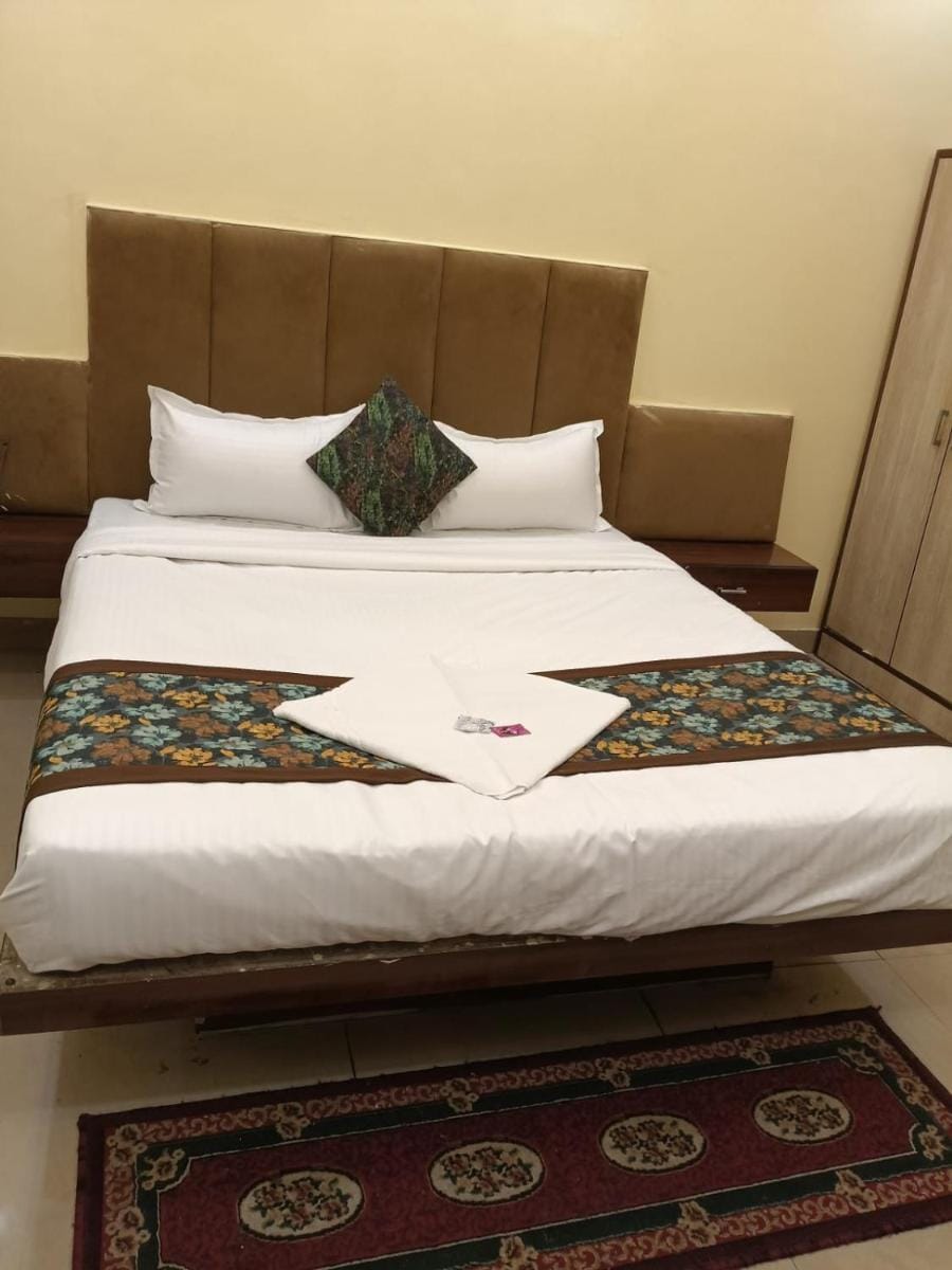 Hotel Sky High Hotel in Lucknow