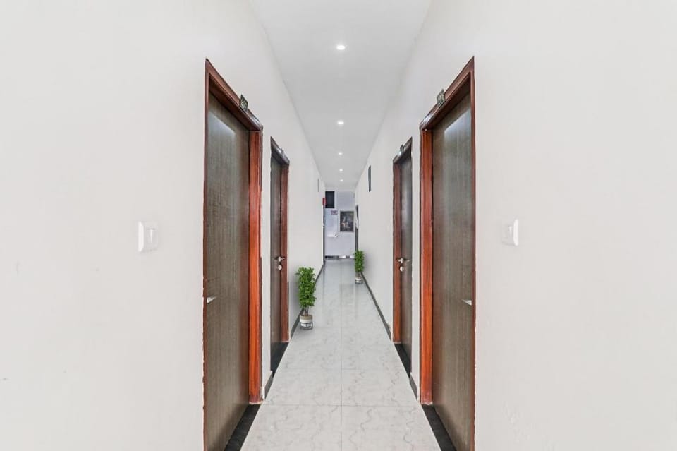 Collection O by OYO Shivashakti Grand Near Chaudhary Charan Singh International Airport Hotel in Lucknow