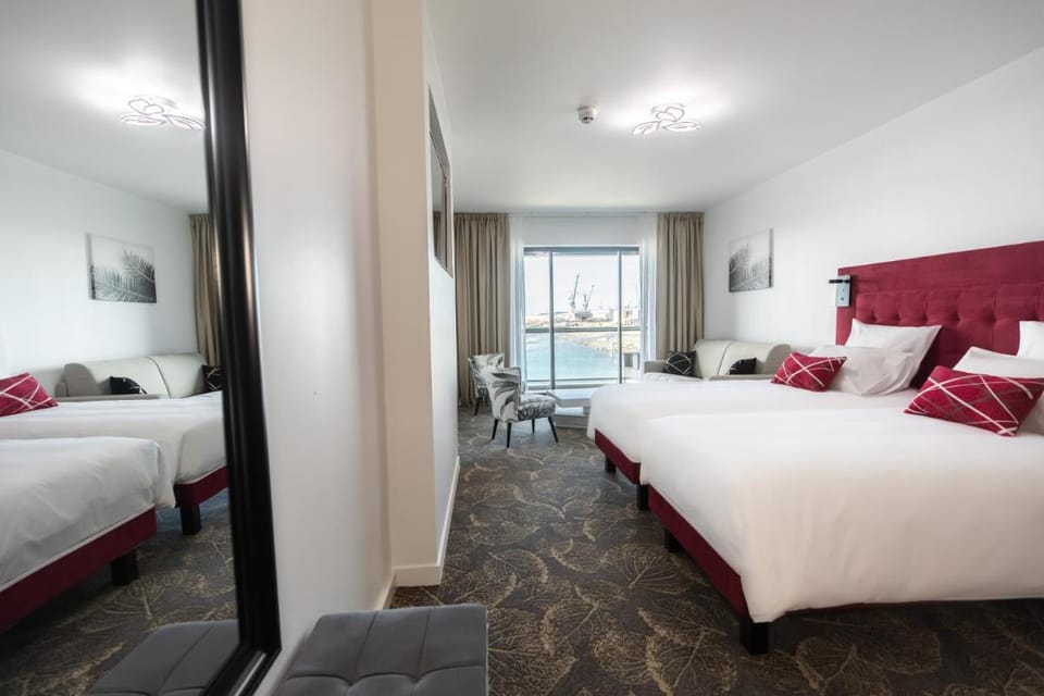Le Barracuda & Spa, pieds dans l'eau, vue mer, espace bien-être offert Apartment hotel in Brest