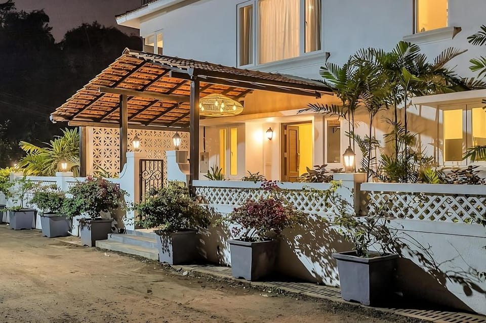 Beach House Villa Hotel in Baga