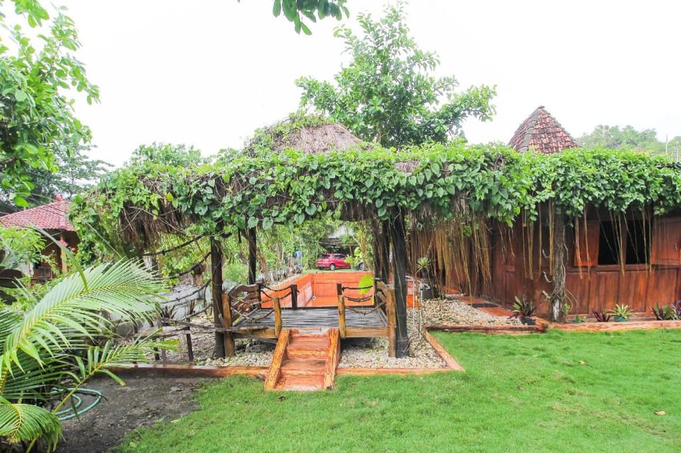 OYO 92083 Lailik Gilang Guesthouse Hotel in East Java