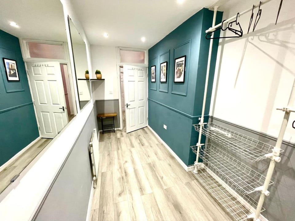 Grand & Spacious 2 bed flat Apartment in Liverpool
