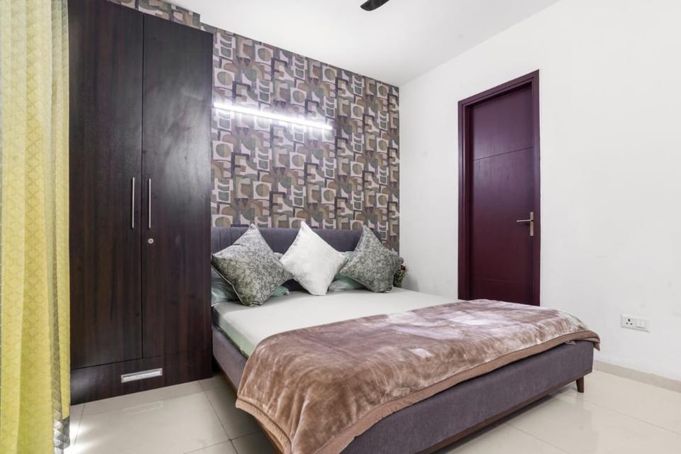 Homlee-Super Luxury 4 BHK Apartment nr NOIDA EXPO Apartment in Noida