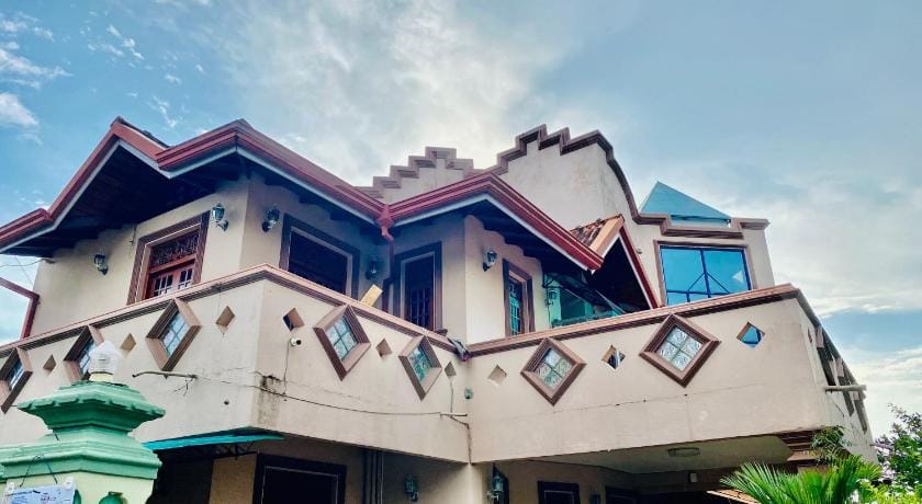 Hikka Paradise Guest House Bed and Breakfast in Hikkaduwa