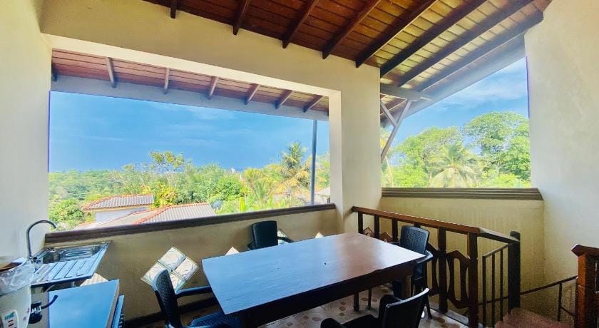 Hikka Paradise Guest House Bed and Breakfast in Hikkaduwa