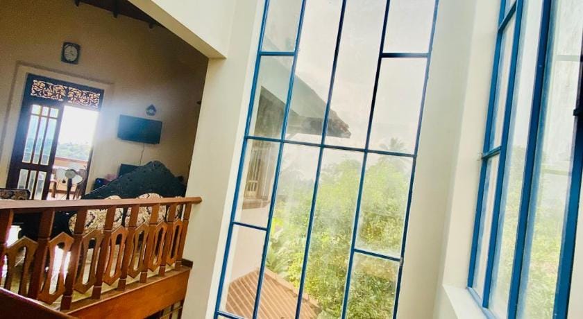 Hikka Paradise Guest House Bed and Breakfast in Hikkaduwa
