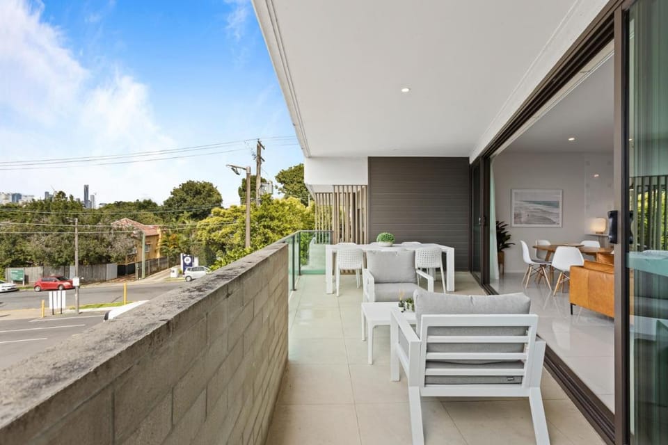 Gorgeous 3-Bed Apartment with City Views Apartment in Bulimba