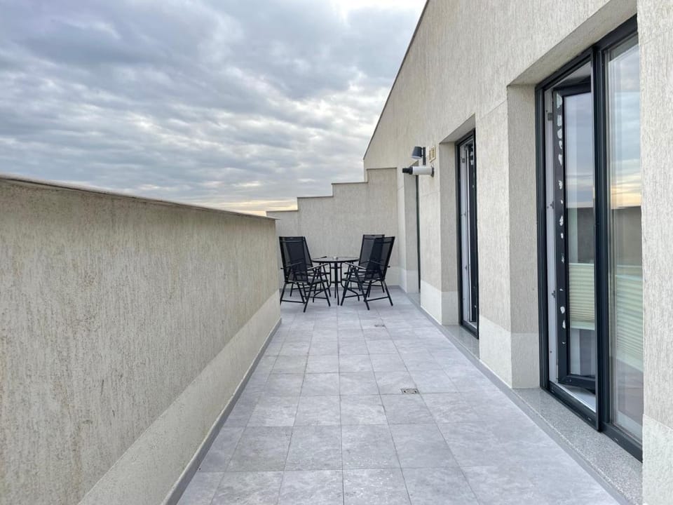 4 Room Penthouse Terrace W18+W19 Apartment in Bucharest
