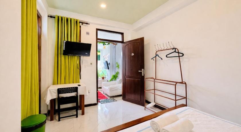 Sea Breeze Guest House Bed and Breakfast in Negombo