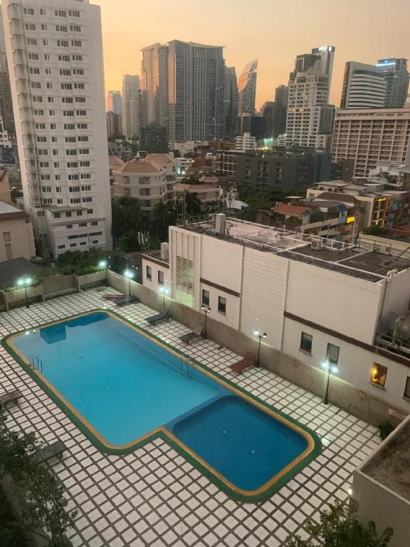 Spacious room 55 sq.m.★ 『Central BKK/Nana BTS』 Apartment in Bangkok