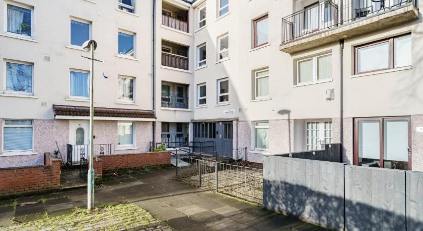 Lovely 1-bedroom property with balcony in West end Apartment in Glasgow