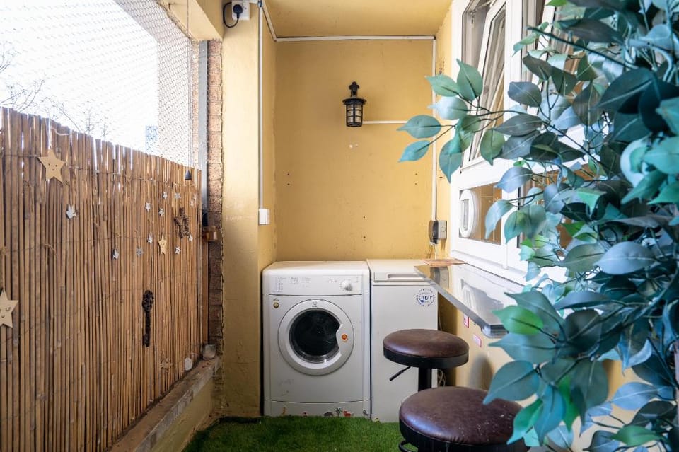 Lovely 1-bedroom property with balcony in West end Apartment in Glasgow