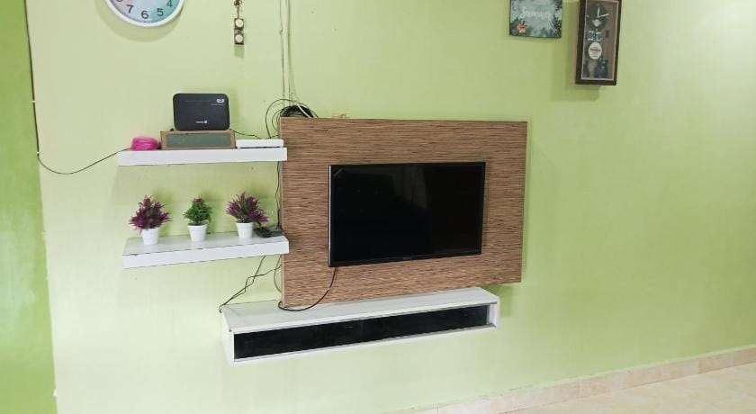Ali Homestay Desa Permai Bukit Kuang   Vacation rental in Terengganu, Malaysia