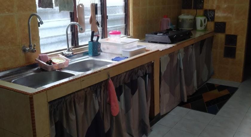 Ali Homestay Desa Permai Bukit Kuang   Vacation rental in Terengganu, Malaysia